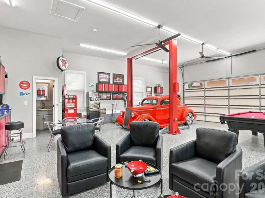 917 Catawba Shores Drive, Rock Hill, SC 29730.  MLS# CAR4426030, YatesRealty ID 52972. 