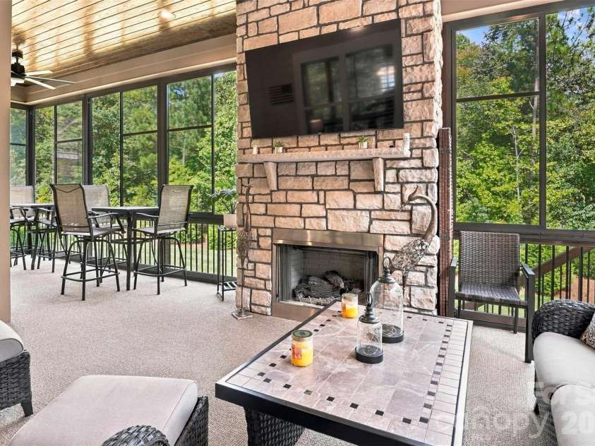 917 Catawba Shores Drive, Rock Hill, SC 29730.  MLS# CAR4426030, YatesRealty ID 52972. 