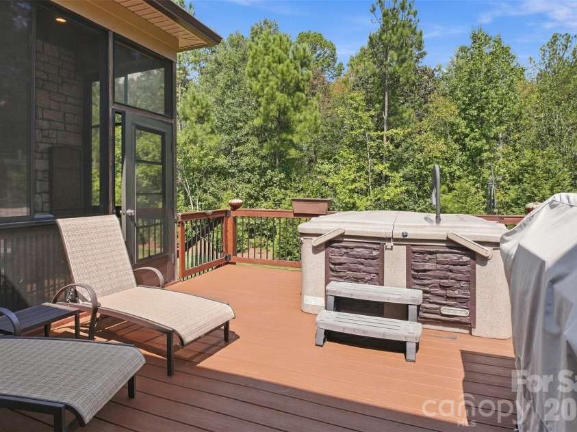 917 Catawba Shores Drive, Rock Hill, SC 29730.  MLS# CAR4426030, YatesRealty ID 52972. 