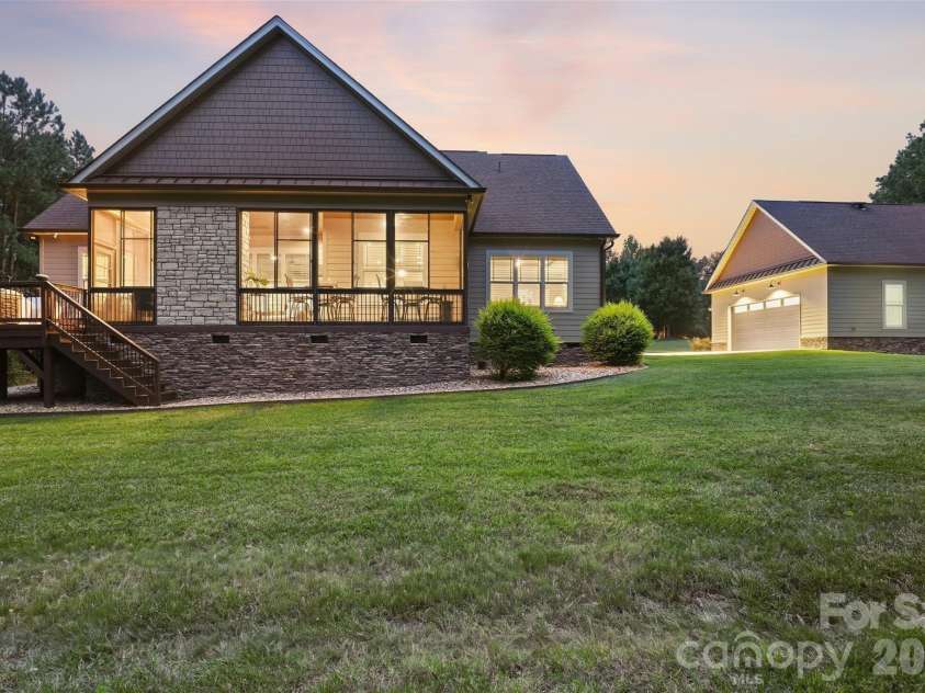 917 Catawba Shores Drive, Rock Hill, SC 29730.  MLS# CAR4426030, YatesRealty ID 52972. 