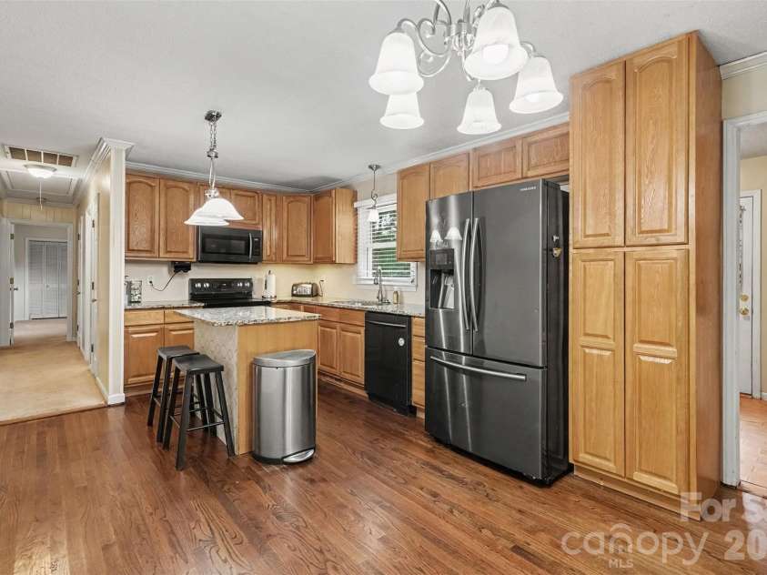 15229 Comanche Lane, Matthews, NC 28104.  MLS# CAR4425836, YatesRealty ID 52974. 