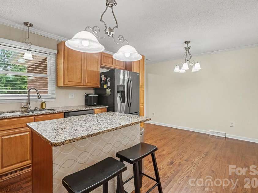 15229 Comanche Lane, Matthews, NC 28104.  MLS# CAR4425836, YatesRealty ID 52974. 