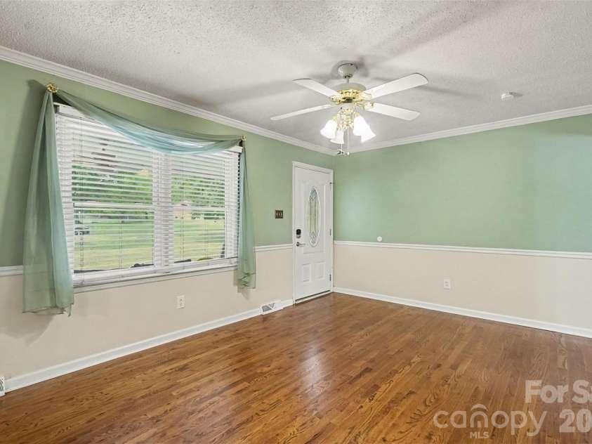 15229 Comanche Lane, Matthews, NC 28104.  MLS# CAR4425836, YatesRealty ID 52974. 