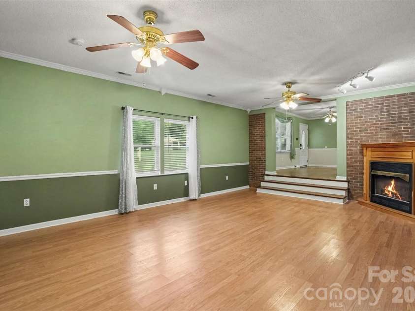 15229 Comanche Lane, Matthews, NC 28104.  MLS# CAR4425836, YatesRealty ID 52974. 