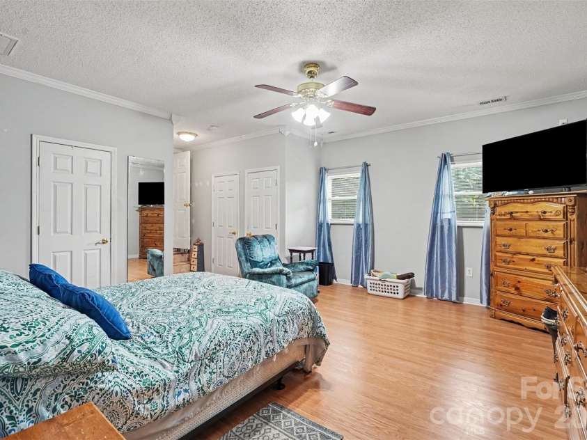 15229 Comanche Lane, Matthews, NC 28104.  MLS# CAR4425836, YatesRealty ID 52974. 