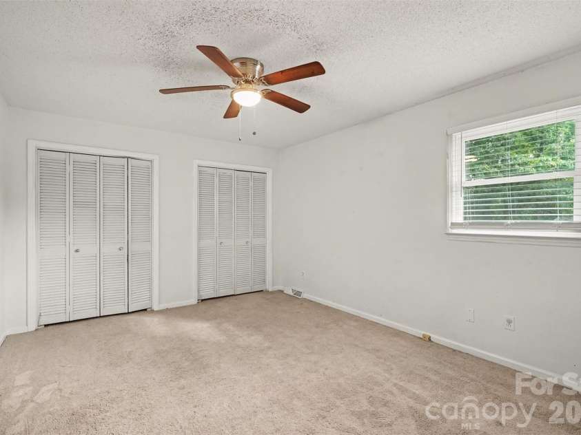 15229 Comanche Lane, Matthews, NC 28104.  MLS# CAR4425836, YatesRealty ID 52974. 