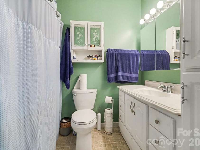 15229 Comanche Lane, Matthews, NC 28104.  MLS# CAR4425836, YatesRealty ID 52974. 