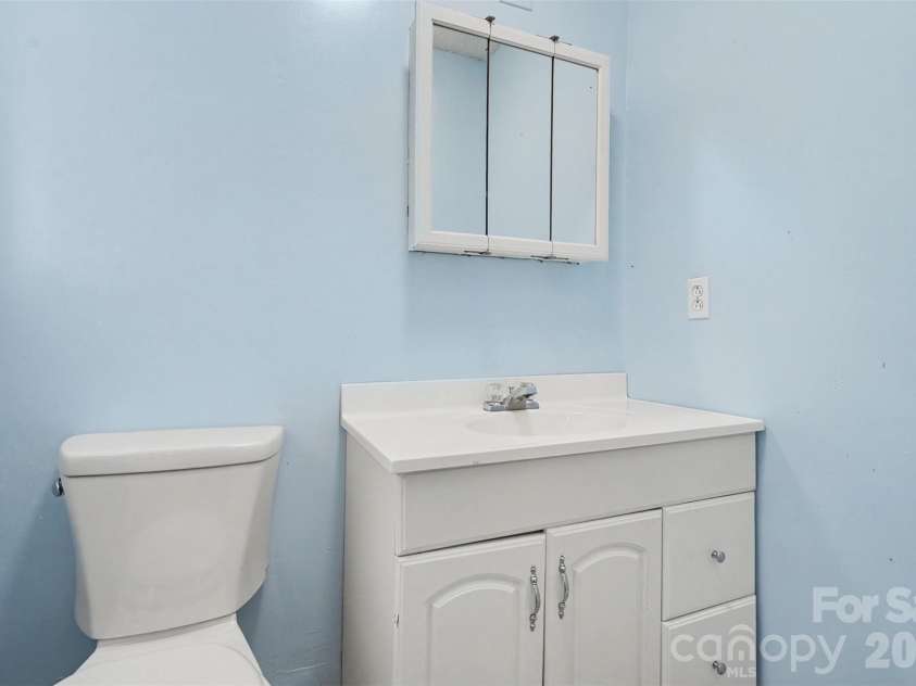 15229 Comanche Lane, Matthews, NC 28104.  MLS# CAR4425836, YatesRealty ID 52974. 