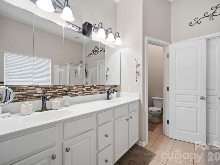 3009 Grande Heights Drive, Charlotte, NC 28269.  MLS# CAR4425756, YatesRealty ID 52975. 