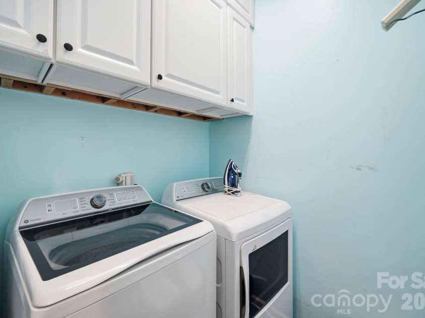 3009 Grande Heights Drive, Charlotte, NC 28269.  MLS# CAR4425756, YatesRealty ID 52975. 