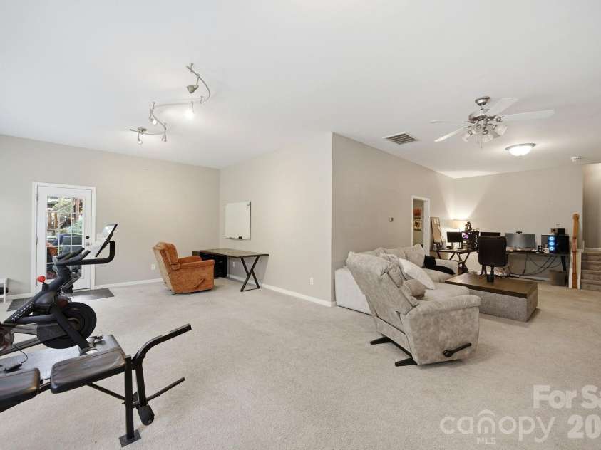 3009 Grande Heights Drive, Charlotte, NC 28269.  MLS# CAR4425756, YatesRealty ID 52975. 