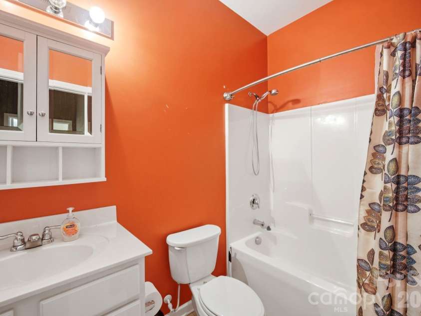 3009 Grande Heights Drive, Charlotte, NC 28269.  MLS# CAR4425756, YatesRealty ID 52975. 