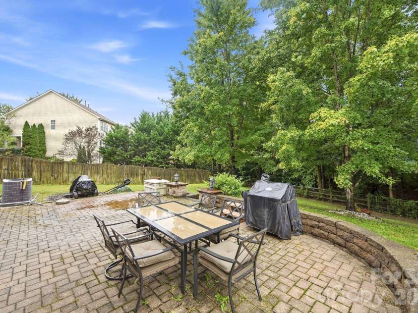 3009 Grande Heights Drive, Charlotte, NC 28269.  MLS# CAR4425756, YatesRealty ID 52975. 