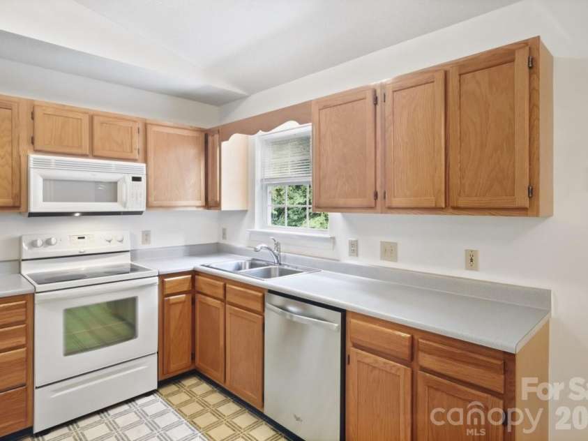 128 Maxamy Lane, Mooresville, NC 28117.  MLS# CAR4425165, YatesRealty ID 52979. 