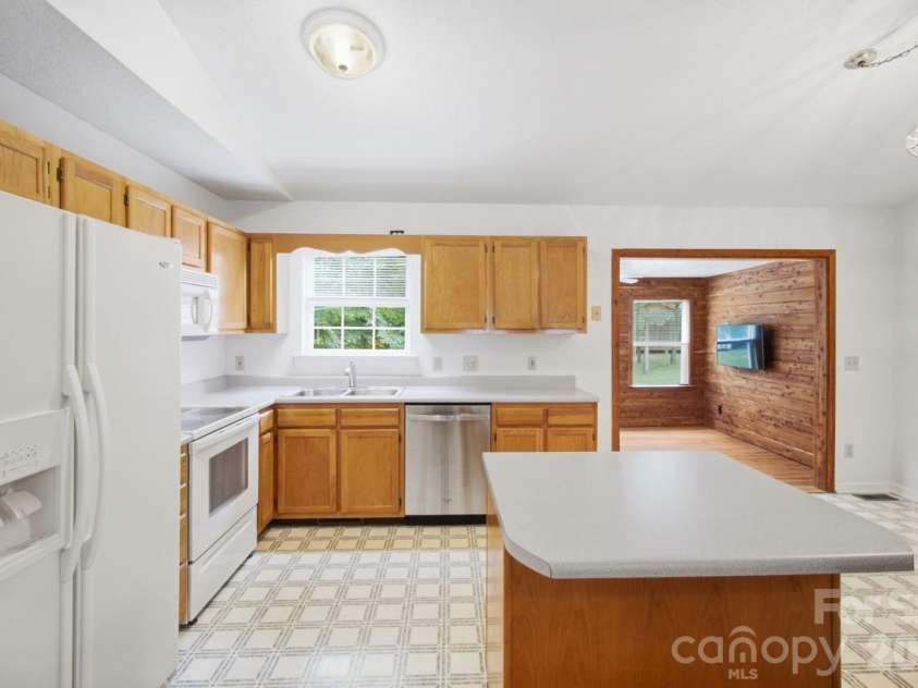 128 Maxamy Lane, Mooresville, NC 28117.  MLS# CAR4425165, YatesRealty ID 52979. 