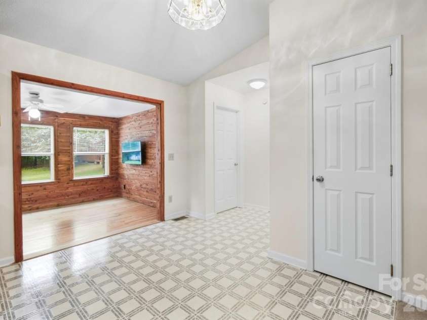 128 Maxamy Lane, Mooresville, NC 28117.  MLS# CAR4425165, YatesRealty ID 52979. Dining area