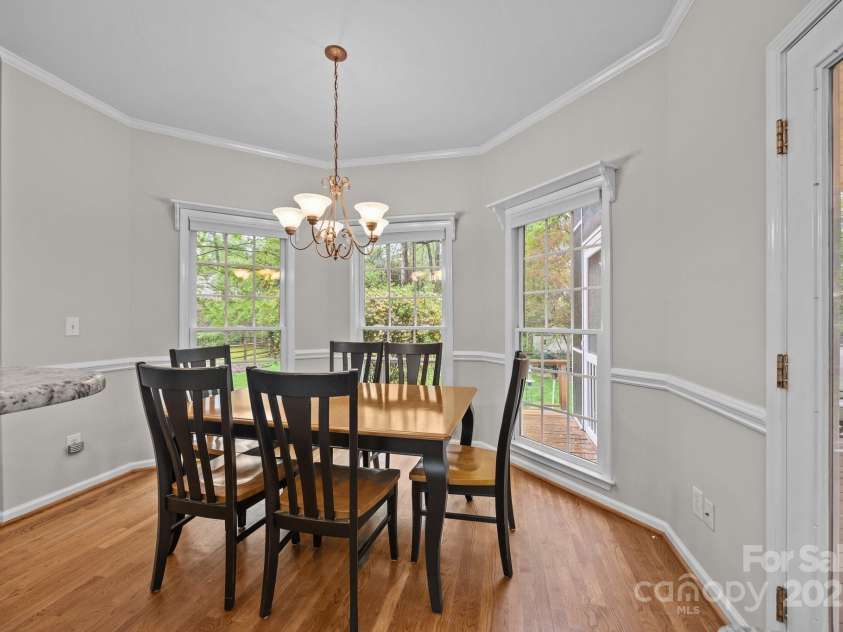 17301 Glassfield Drive, Huntersville, NC 28078.  MLS# CAR4241546, YatesRealty ID 5298. Breakfast area