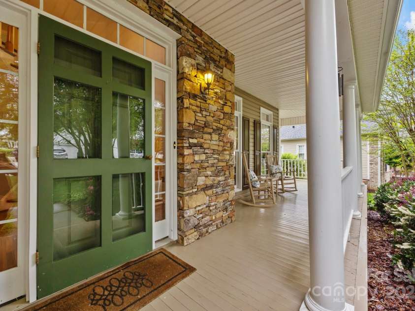17301 Glassfield Drive, Huntersville, NC 28078.  MLS# CAR4241546, YatesRealty ID 5298. Expansive front porch
