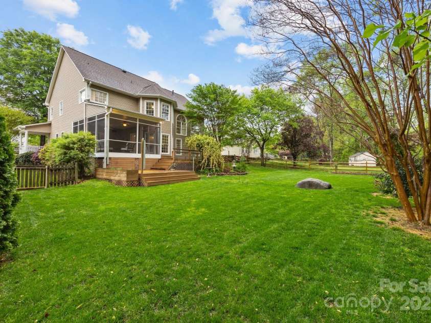 17301 Glassfield Drive, Huntersville, NC 28078.  MLS# CAR4241546, YatesRealty ID 5298. Huge yard-Lower deck that's ready for your hot tub!