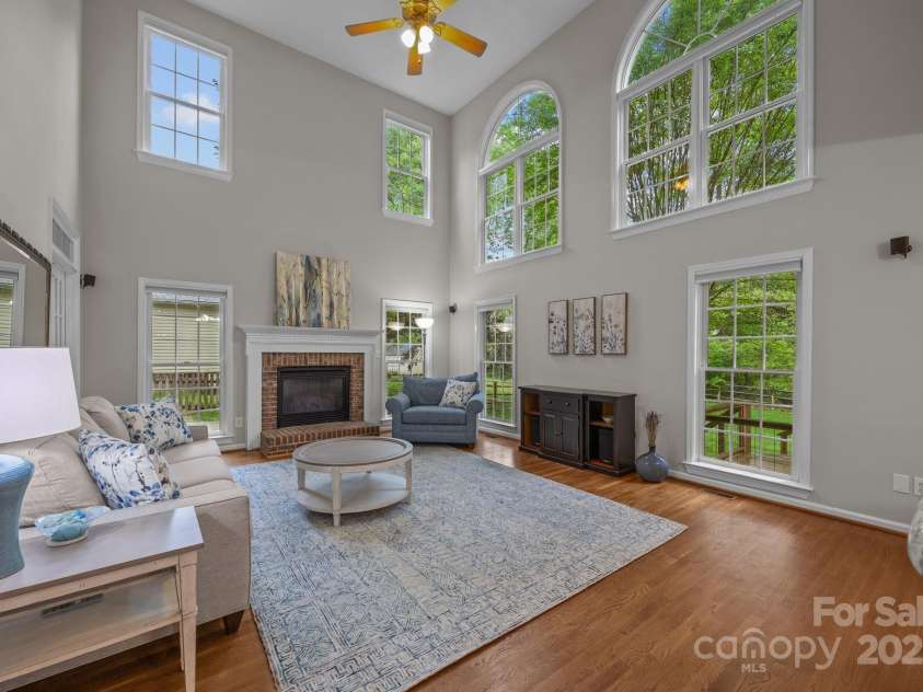 17301 Glassfield Drive, Huntersville, NC 28078.  MLS# CAR4241546, YatesRealty ID 5298. Light-filled great room