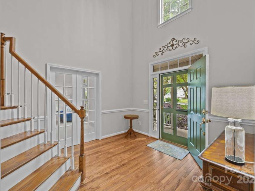 17301 Glassfield Drive, Huntersville, NC 28078.  MLS# CAR4241546, YatesRealty ID 5298. Lovely entry