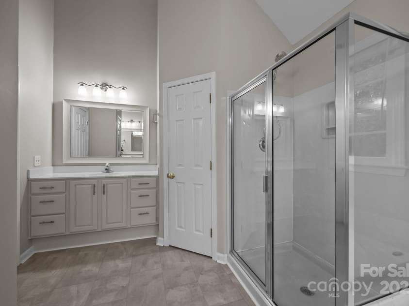17301 Glassfield Drive, Huntersville, NC 28078.  MLS# CAR4241546, YatesRealty ID 5298. New LVT!