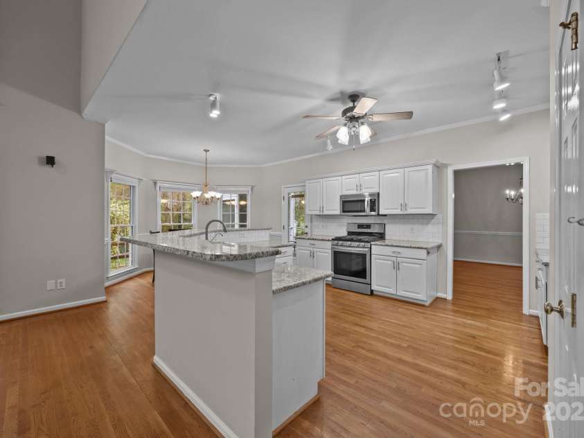 17301 Glassfield Drive, Huntersville, NC 28078.  MLS# CAR4241546, YatesRealty ID 5298. Open kitchen