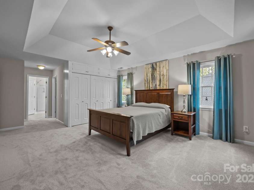 17301 Glassfield Drive, Huntersville, NC 28078.  MLS# CAR4241546, YatesRealty ID 5298. Spacious primary w/ensuite with new carpet
