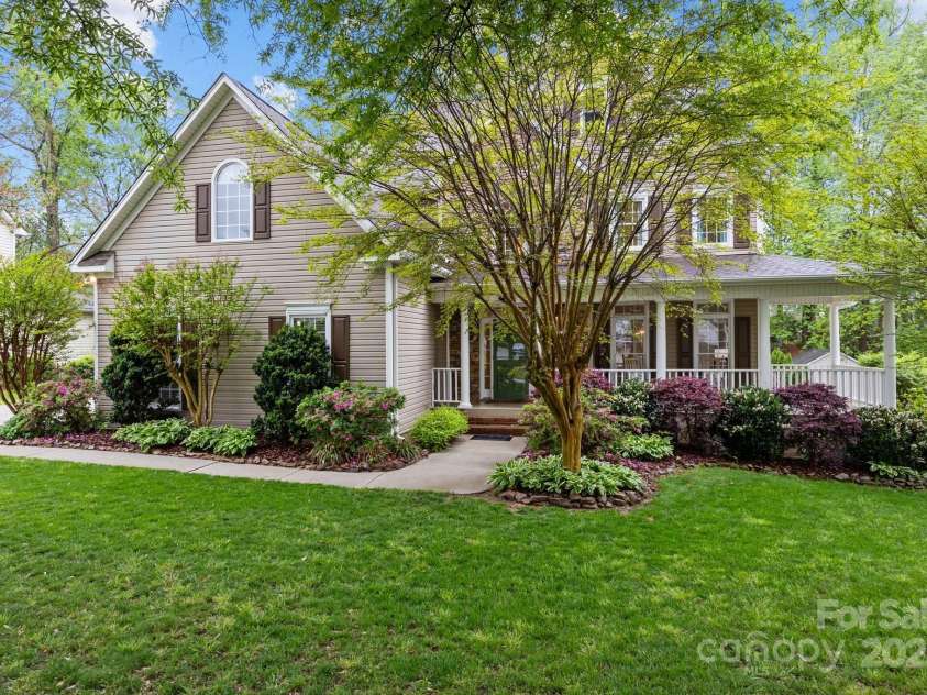 17301 Glassfield Drive, Huntersville, NC 28078.  MLS# CAR4241546, YatesRealty ID 5298. Welcome home to 17301 Glassfield Dr