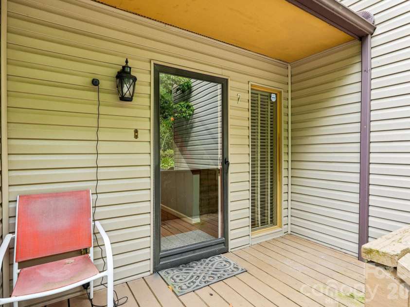 5182 Corbin Lane, Hickory, NC 28601.  MLS# CAR4425372, YatesRealty ID 52980. 