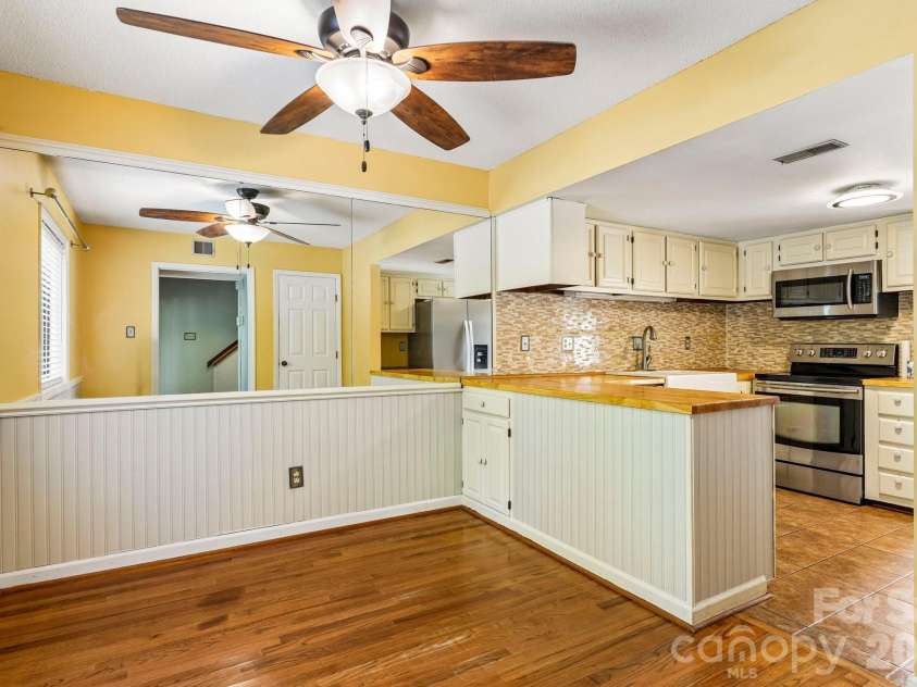 5182 Corbin Lane, Hickory, NC 28601.  MLS# CAR4425372, YatesRealty ID 52980. 
