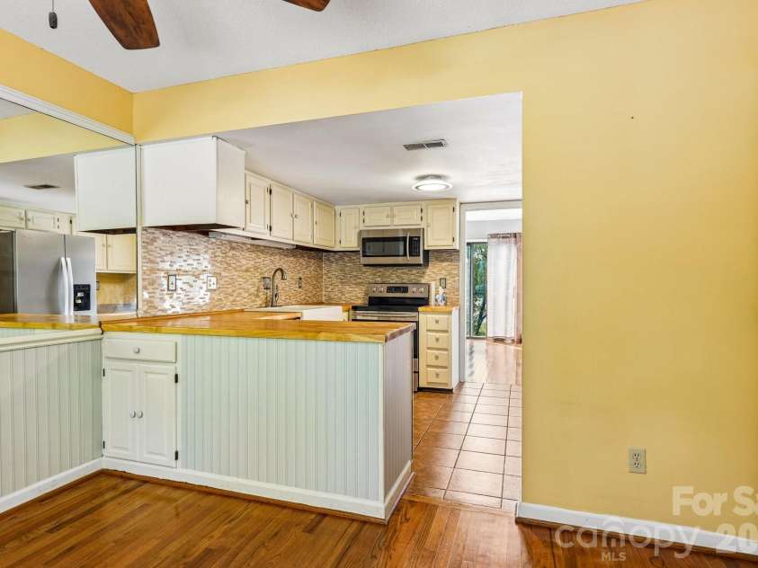 5182 Corbin Lane, Hickory, NC 28601.  MLS# CAR4425372, YatesRealty ID 52980. 