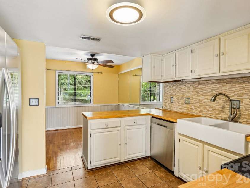 5182 Corbin Lane, Hickory, NC 28601.  MLS# CAR4425372, YatesRealty ID 52980. 