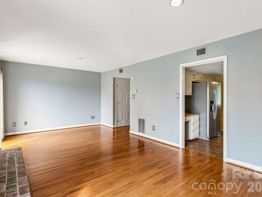 5182 Corbin Lane, Hickory, NC 28601.  MLS# CAR4425372, YatesRealty ID 52980. 