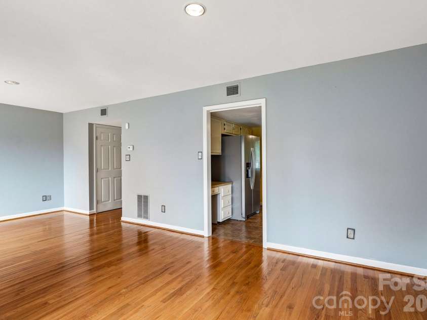 5182 Corbin Lane, Hickory, NC 28601.  MLS# CAR4425372, YatesRealty ID 52980. 