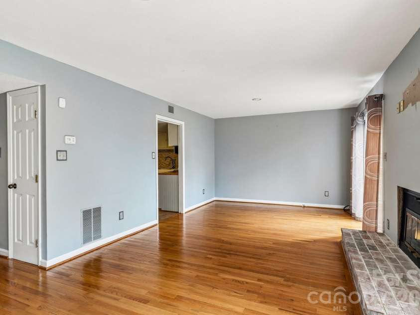 5182 Corbin Lane, Hickory, NC 28601.  MLS# CAR4425372, YatesRealty ID 52980. 