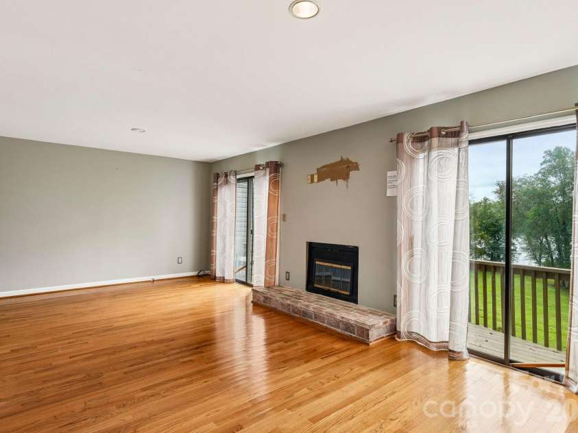 5182 Corbin Lane, Hickory, NC 28601.  MLS# CAR4425372, YatesRealty ID 52980. 