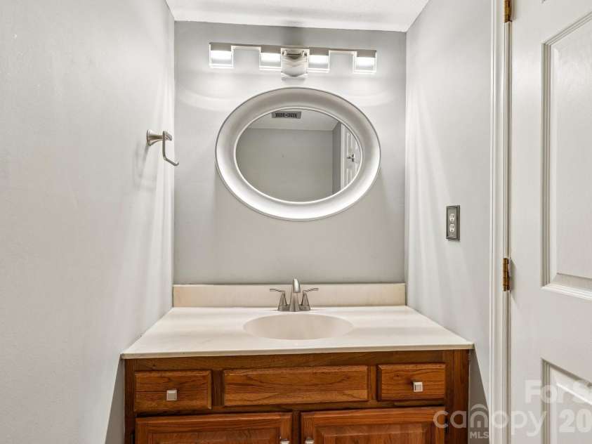 5182 Corbin Lane, Hickory, NC 28601.  MLS# CAR4425372, YatesRealty ID 52980. 