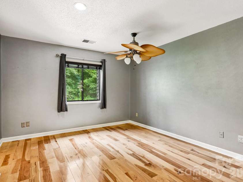 5182 Corbin Lane, Hickory, NC 28601.  MLS# CAR4425372, YatesRealty ID 52980. 