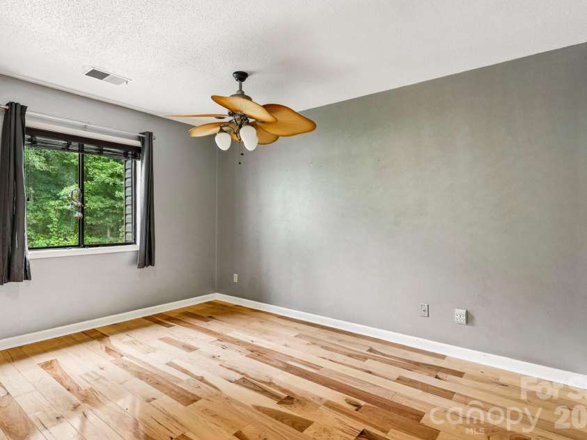 5182 Corbin Lane, Hickory, NC 28601.  MLS# CAR4425372, YatesRealty ID 52980. 