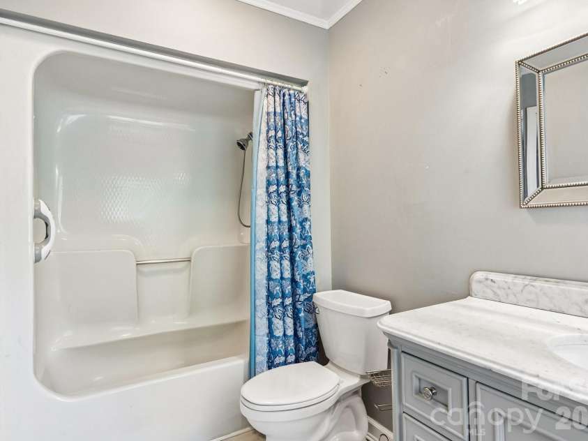 5182 Corbin Lane, Hickory, NC 28601.  MLS# CAR4425372, YatesRealty ID 52980. 