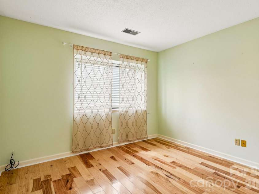 5182 Corbin Lane, Hickory, NC 28601.  MLS# CAR4425372, YatesRealty ID 52980. 
