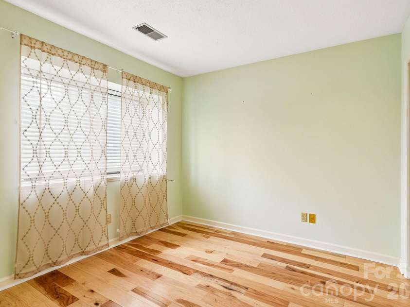 5182 Corbin Lane, Hickory, NC 28601.  MLS# CAR4425372, YatesRealty ID 52980. 