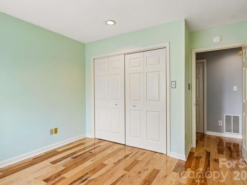 5182 Corbin Lane, Hickory, NC 28601.  MLS# CAR4425372, YatesRealty ID 52980. 