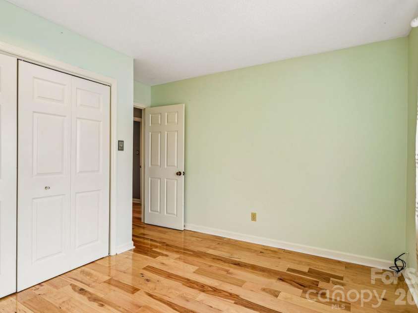 5182 Corbin Lane, Hickory, NC 28601.  MLS# CAR4425372, YatesRealty ID 52980. 