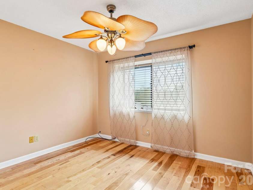 5182 Corbin Lane, Hickory, NC 28601.  MLS# CAR4425372, YatesRealty ID 52980. 
