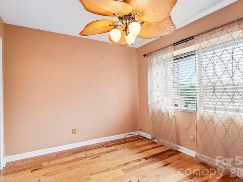 5182 Corbin Lane, Hickory, NC 28601.  MLS# CAR4425372, YatesRealty ID 52980. 