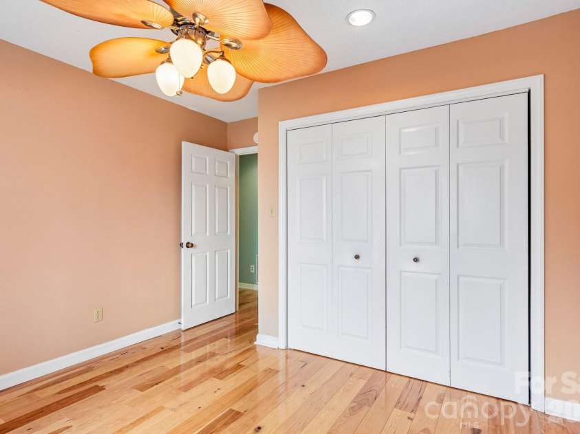 5182 Corbin Lane, Hickory, NC 28601.  MLS# CAR4425372, YatesRealty ID 52980. 