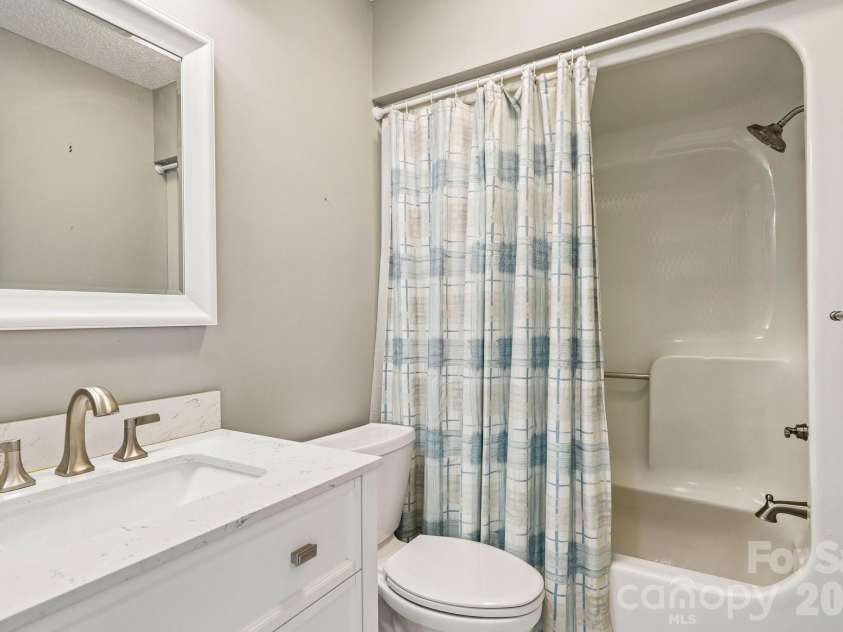 5182 Corbin Lane, Hickory, NC 28601.  MLS# CAR4425372, YatesRealty ID 52980. 