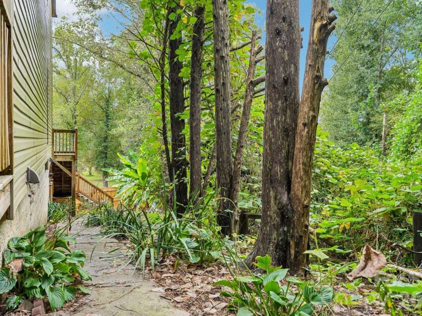 5182 Corbin Lane, Hickory, NC 28601.  MLS# CAR4425372, YatesRealty ID 52980. 